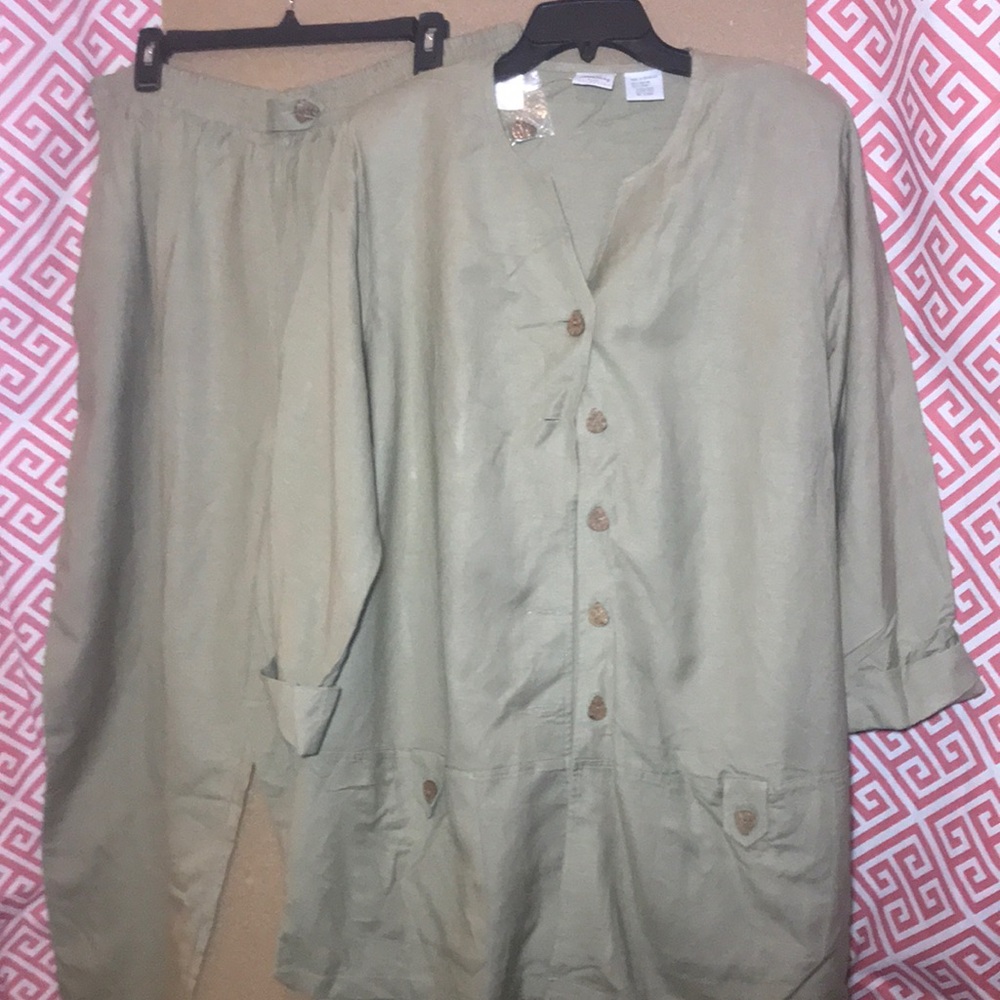 Giorgio Fiorlini women’s khaki 2 piece pant suit (size 20w)